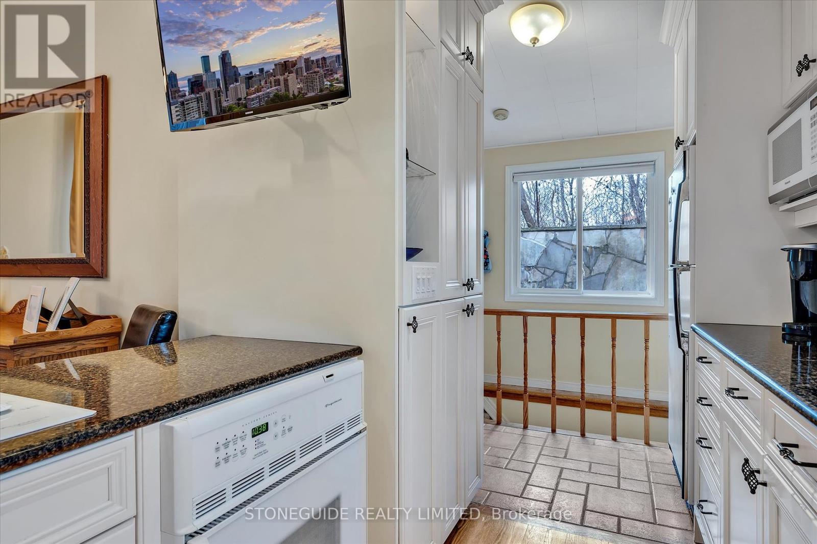 165 Edinburgh Street, Peterborough Central, Ontario  K9H 3E3 - Photo 12 - X12040044