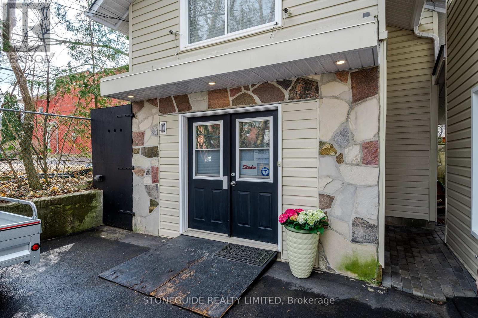 165 Edinburgh Street, Peterborough Central, Ontario  K9H 3E3 - Photo 23 - X12040062