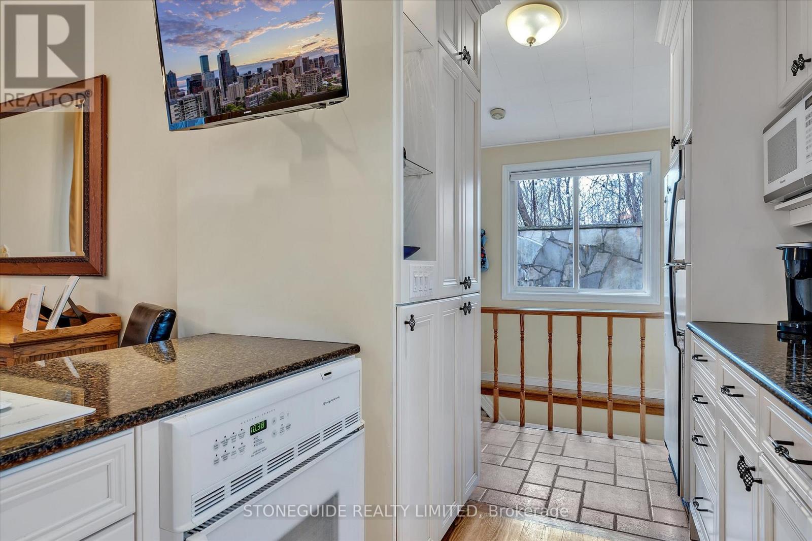 165 Edinburgh Street, Peterborough Central, Ontario  K9H 3E3 - Photo 11 - X12040062