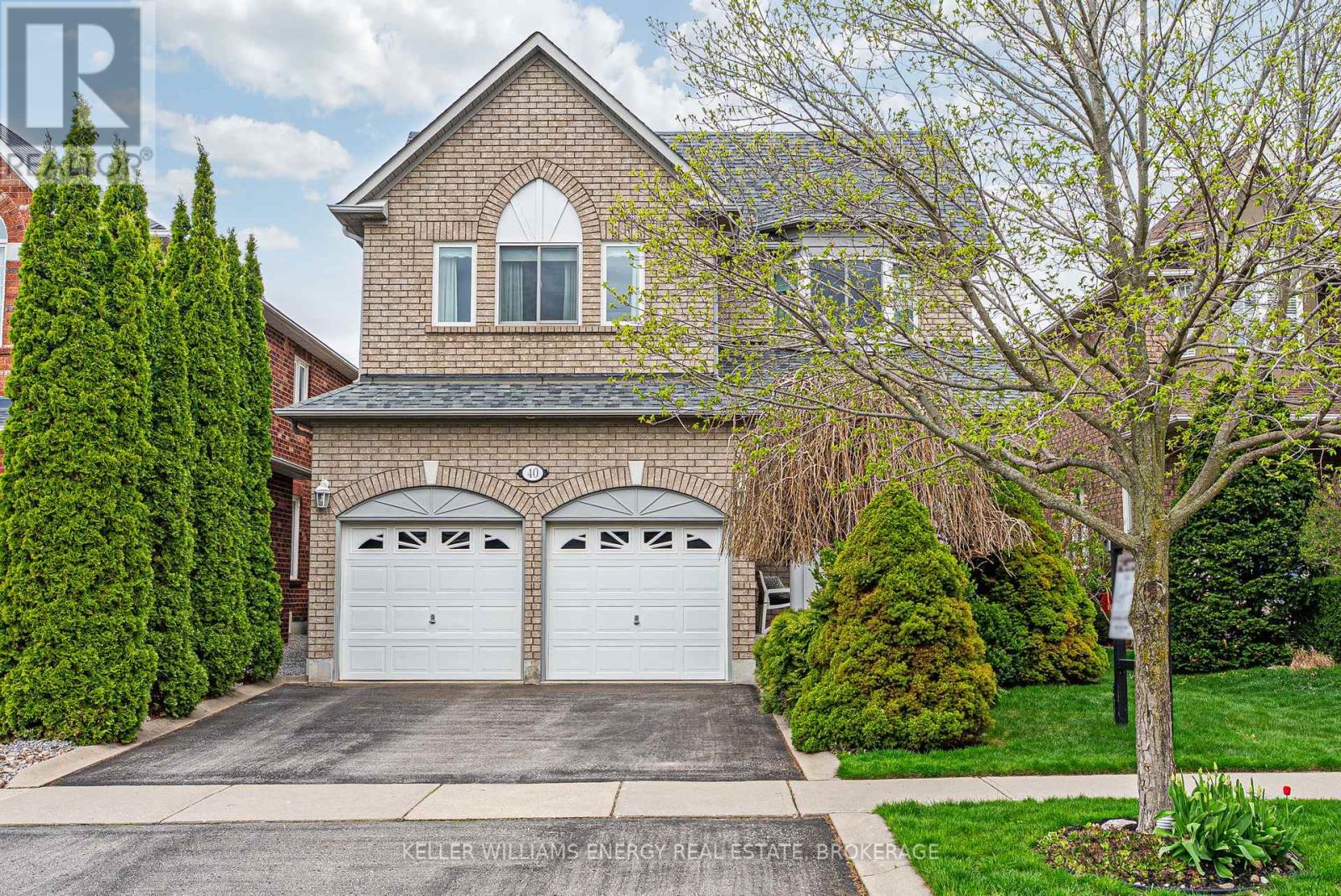 40 TORMINA BOULEVARD, Whitby, Ontario