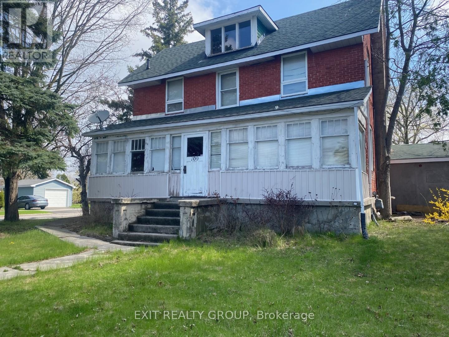 109 West Street, Quinte West, Ontario  K8V 2M3 - Photo 2 - X12120806