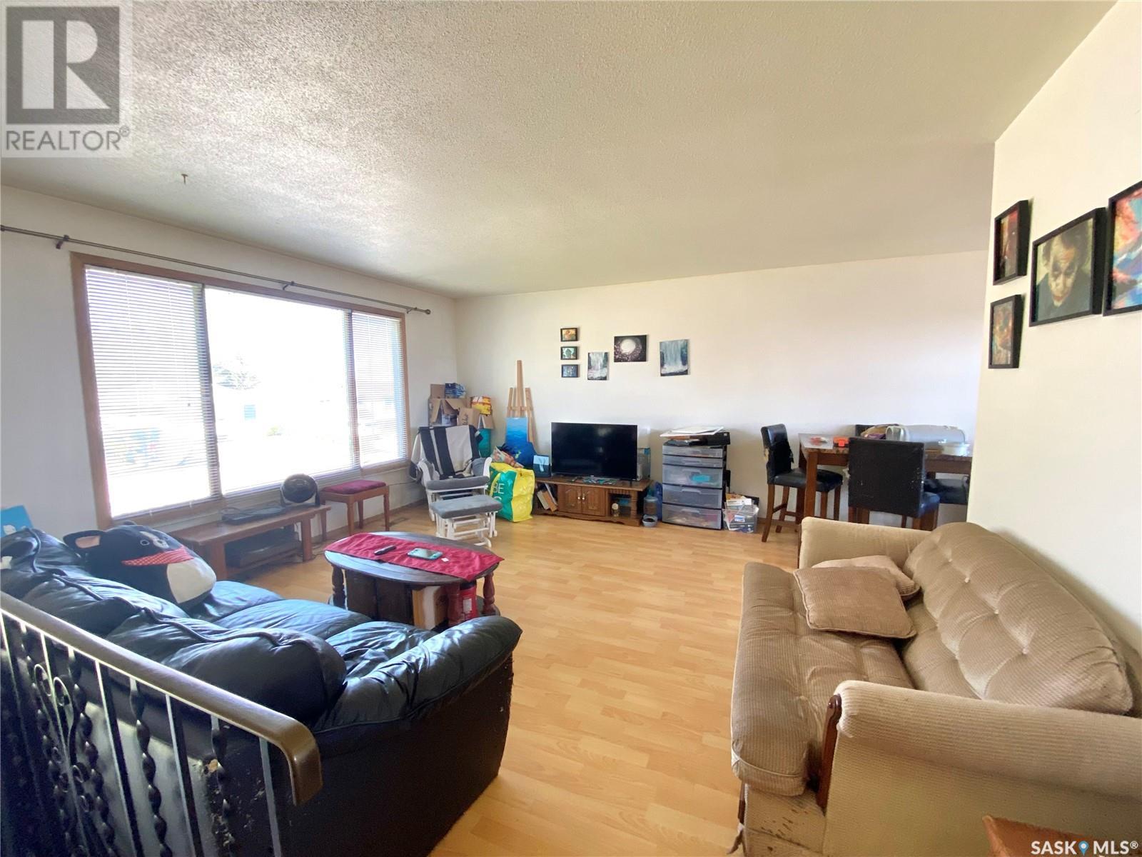 Property at 159 WEAVER CRESCENT image 2