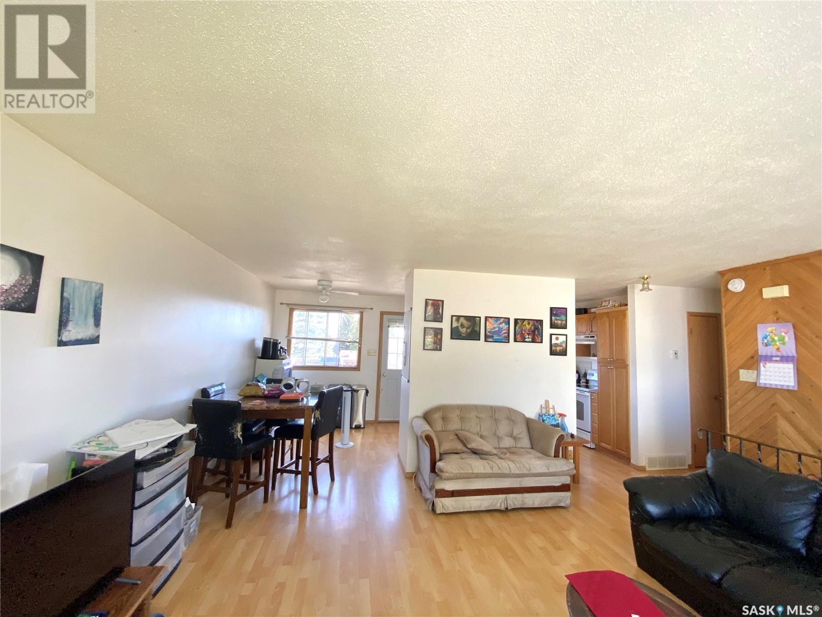 Property at 159 WEAVER CRESCENT image 3