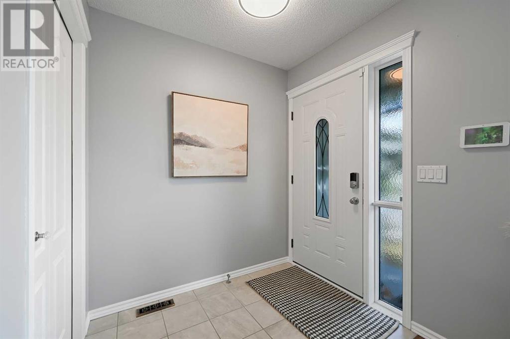 12 Bridlewood Crescent Sw, Calgary, Alberta  T2Y 3N1 - Photo 2 - A2218907