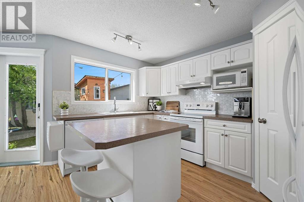 12 Bridlewood Crescent Sw, Calgary, Alberta  T2Y 3N1 - Photo 8 - A2218907