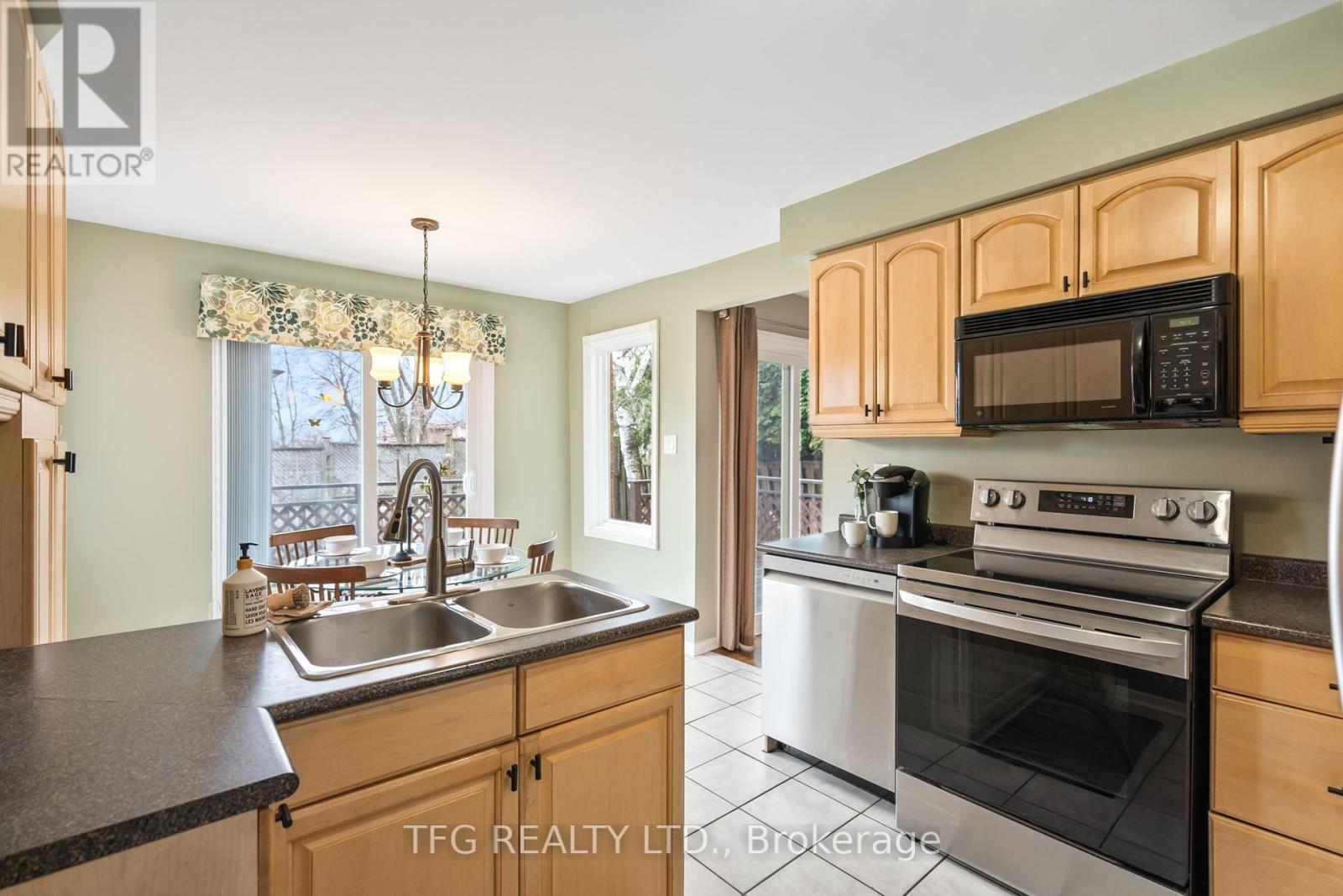 1272 Maple Ridge Drive, Pickering, Ontario  L1X 1H5 - Photo 10 - E12137933