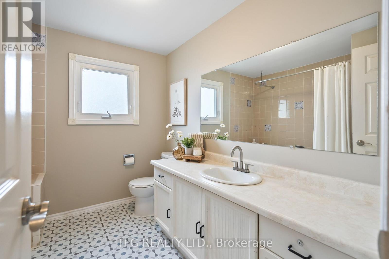 1272 Maple Ridge Drive, Pickering, Ontario  L1X 1H5 - Photo 21 - E12137933