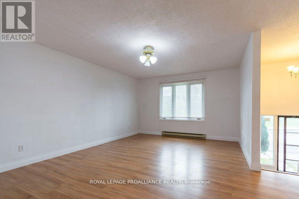 60 Catharine Street, Belleville, Ontario  K8P 1L7 - Photo 7 - X12138017