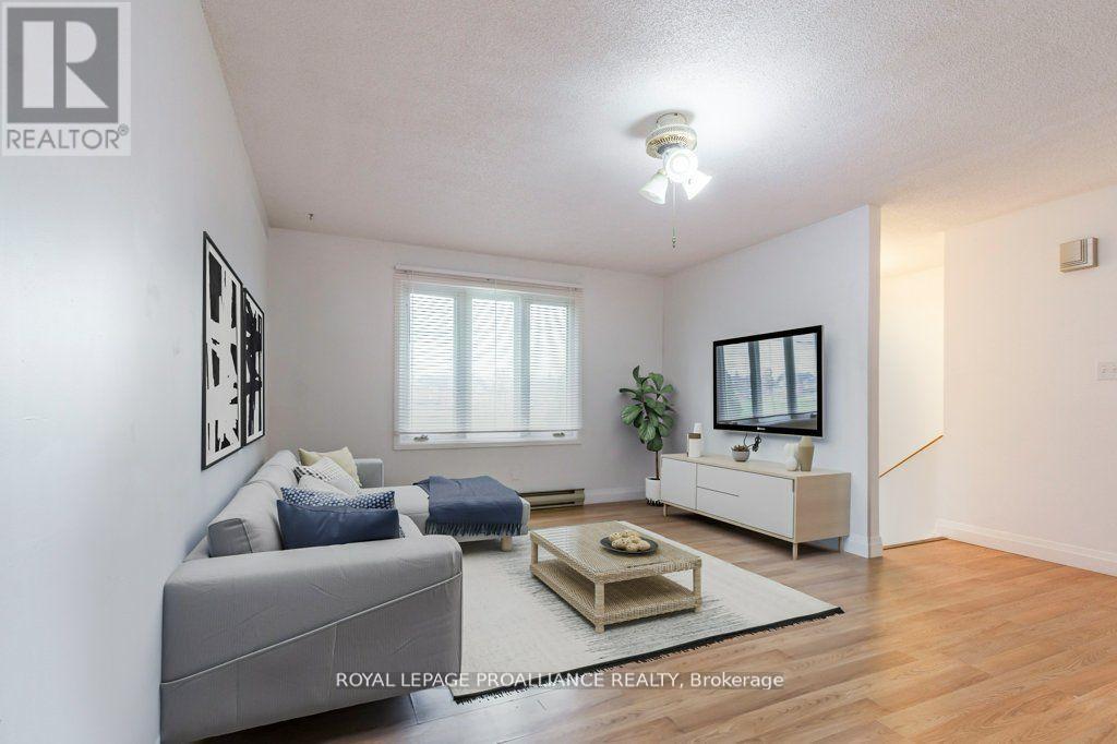 60 Catharine Street, Belleville, Ontario K8P 1L7 - Photo 8 - X12138017