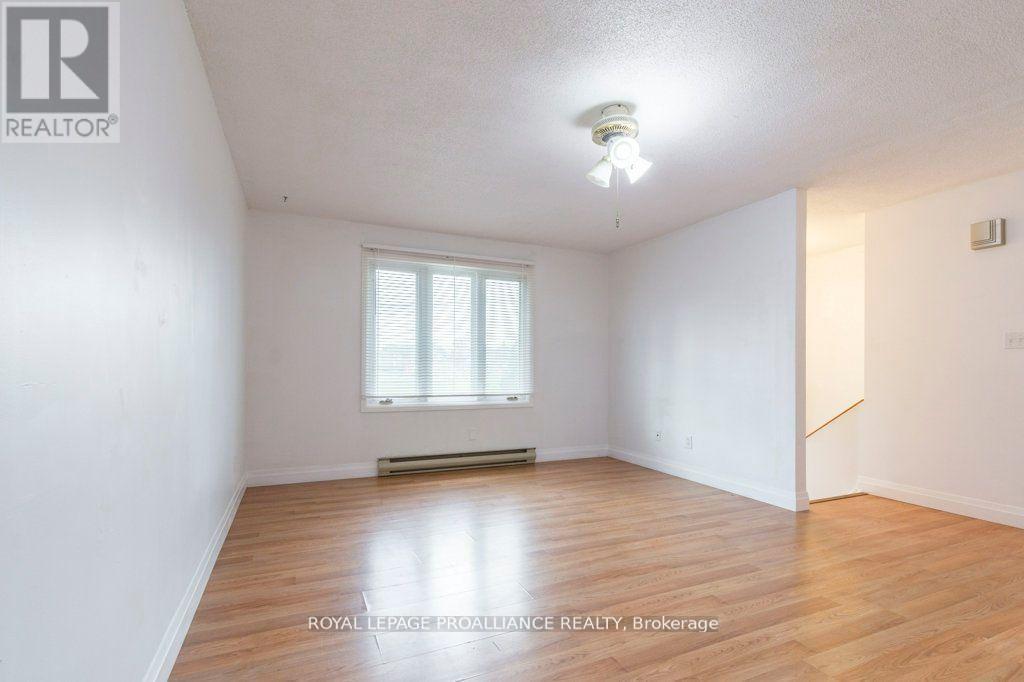60 Catharine Street, Belleville, Ontario  K8P 1L7 - Photo 9 - X12138017