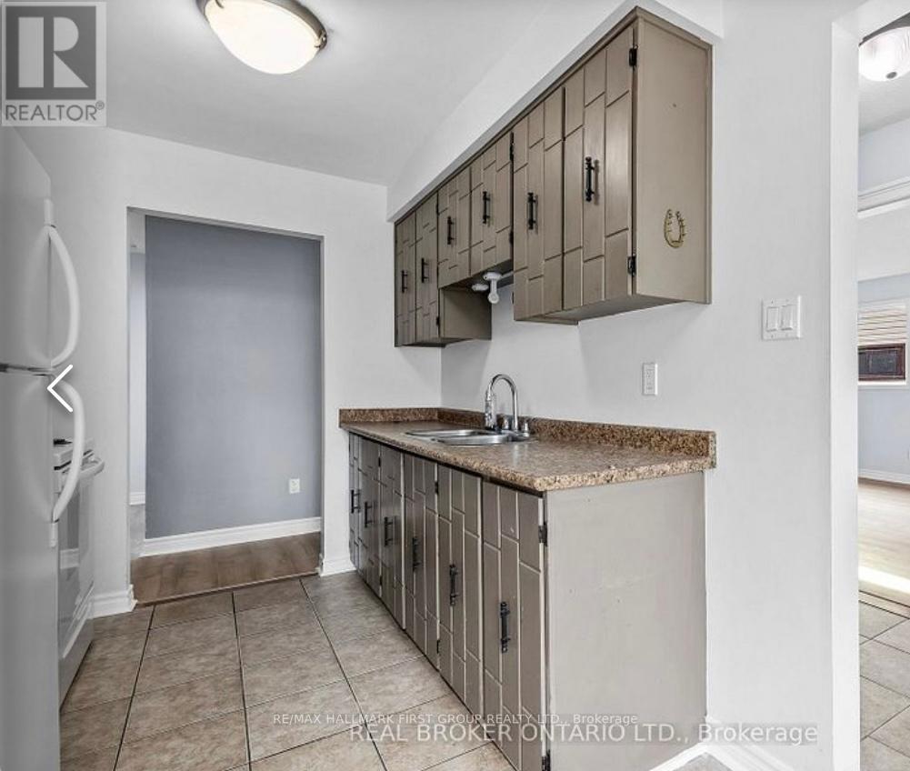 536 Cherryhill Street, Oshawa (Donevan), Ontario  L1H 7R9 - Photo 4 - E12137764