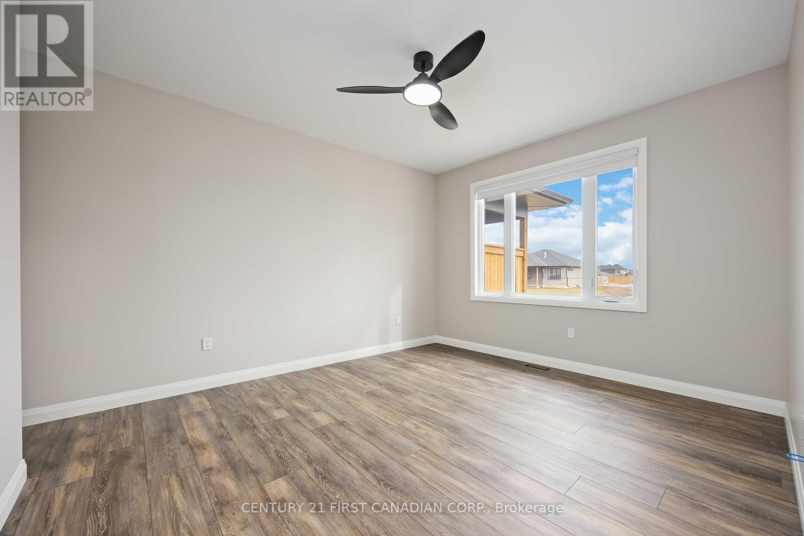 482 Kip Lane, Plympton-Wyoming, Ontario  N0N 1T0 - Photo 17 - X12137943