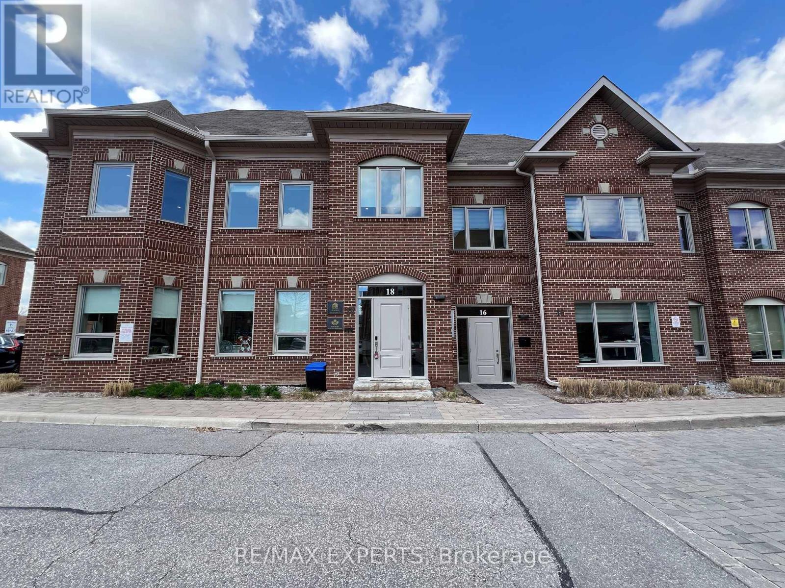 18 (Lower) - 30 Wertheim Court, Richmond Hill, Ontario  L4B 1B9 - Photo 1 - N12137632