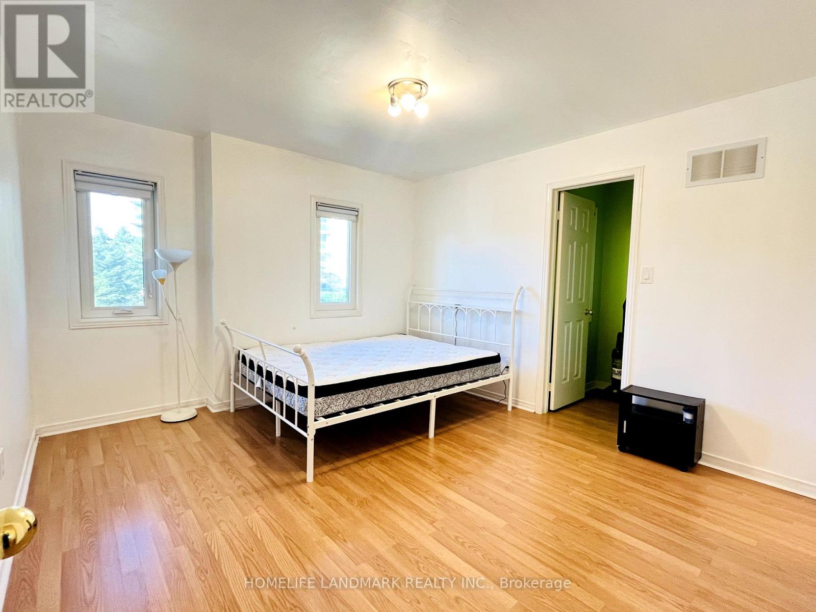 23 Bantry Avenue, Richmond Hill, Ontario  L4B 4J4 - Photo 10 - N12137648