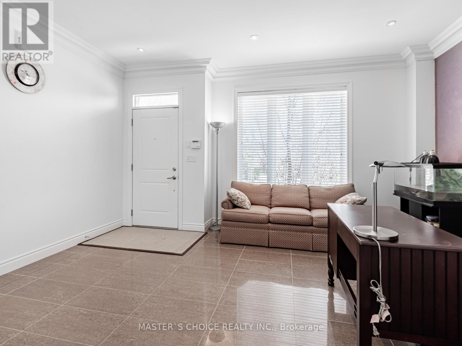 Th27 - 271 South Park Road, Markham, Ontario  L3T 0B6 - Photo 3 - N12137747