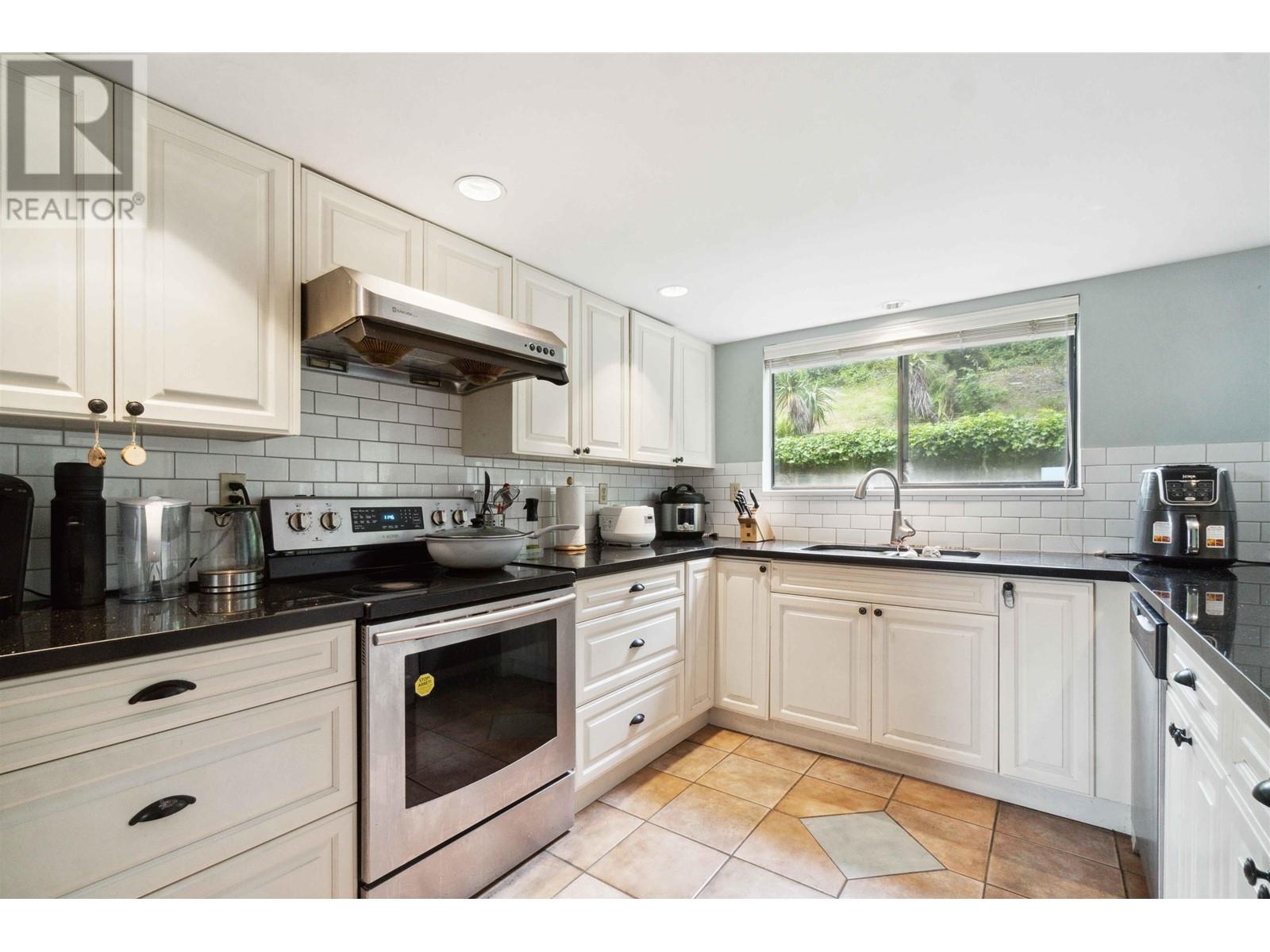 5694 Greenland Drive, Tsawwassen, British Columbia  V4L 2J5 - Photo 12 - R2962568