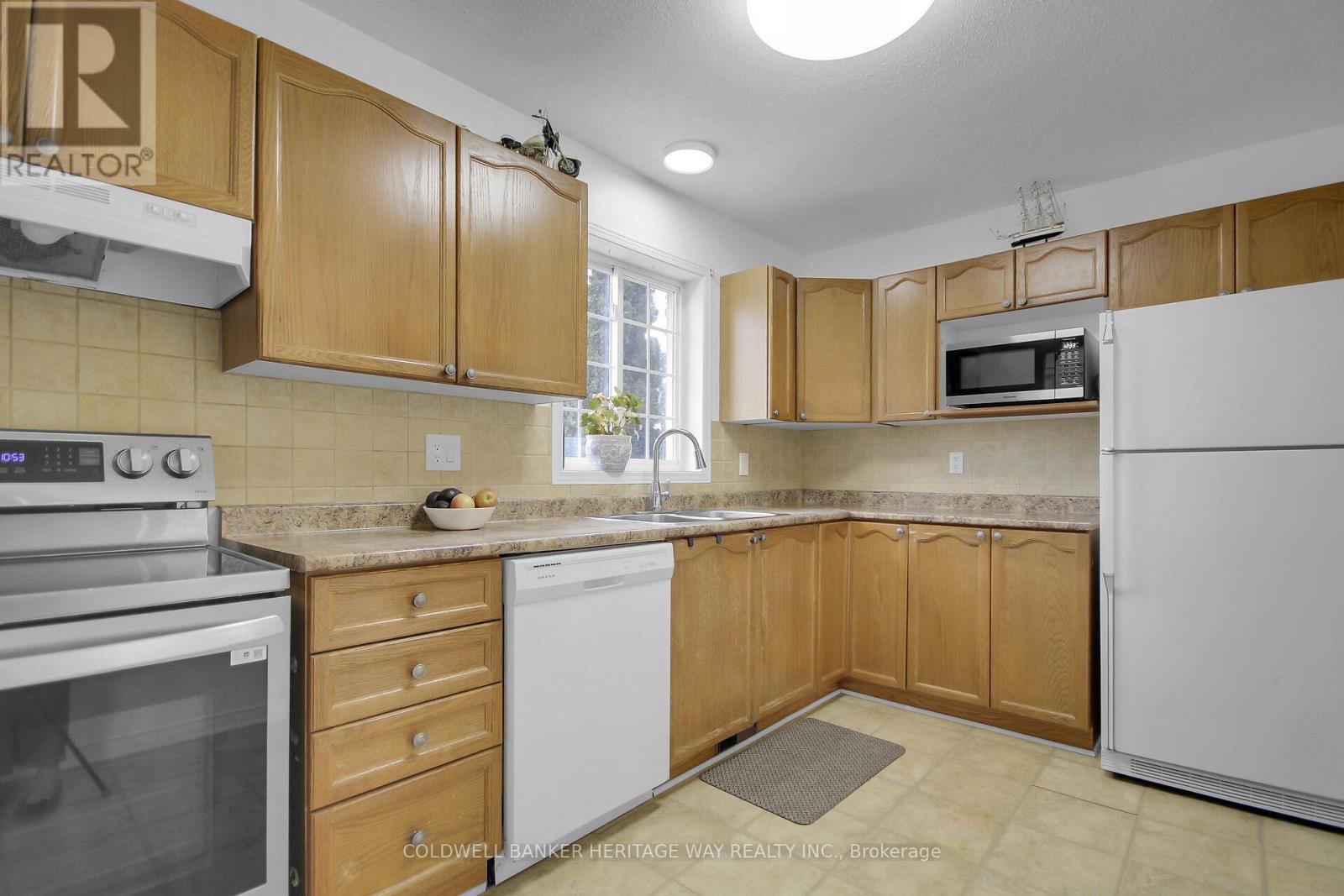 71 Johnston Street, Carleton Place, Ontario  K7C 4R7 - Photo 13 - X12138021