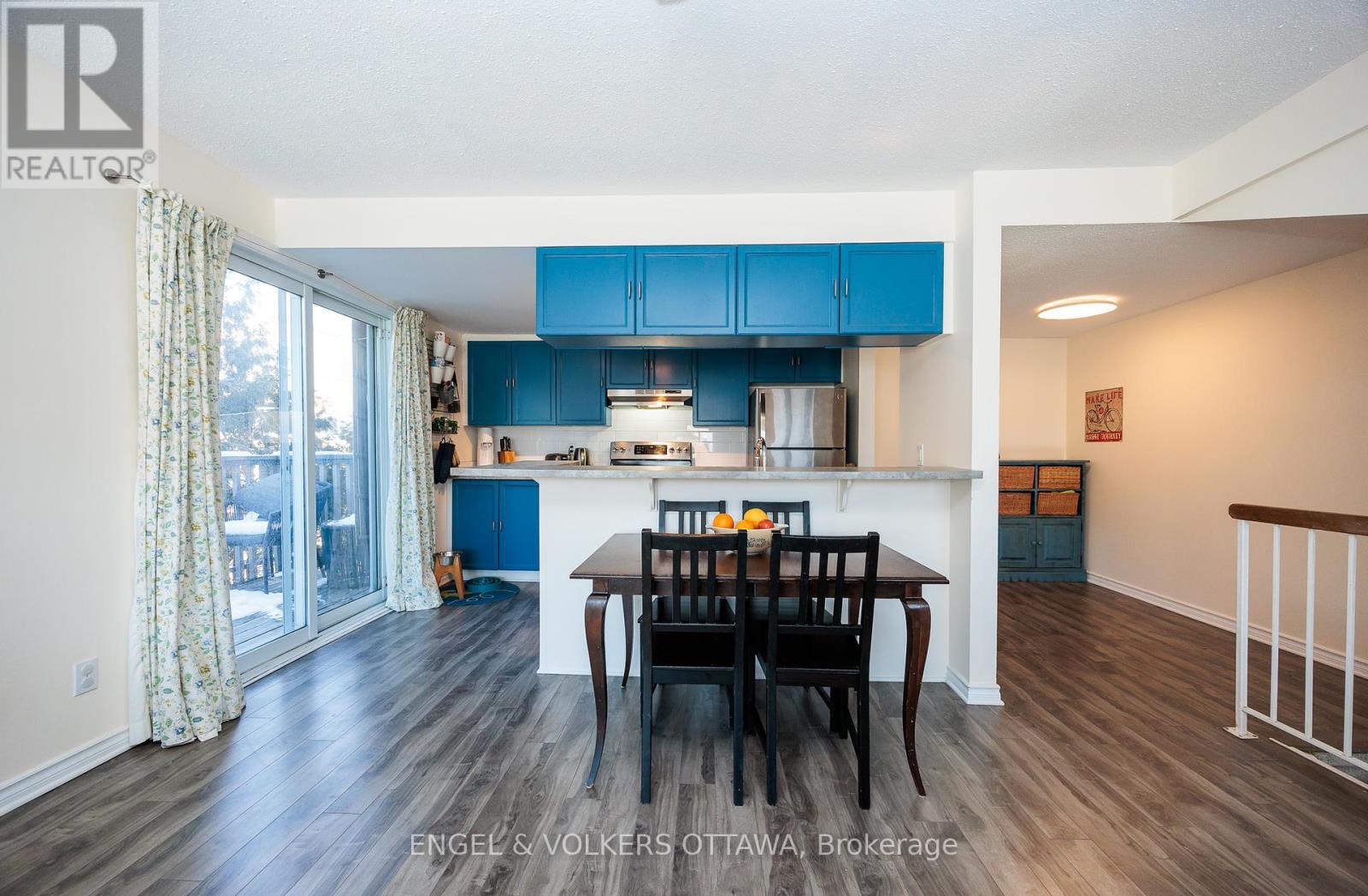 2 - 1204 Shillington Avenue, Ottawa, Ontario  K1Z 7Z4 - Photo 10 - X12138022