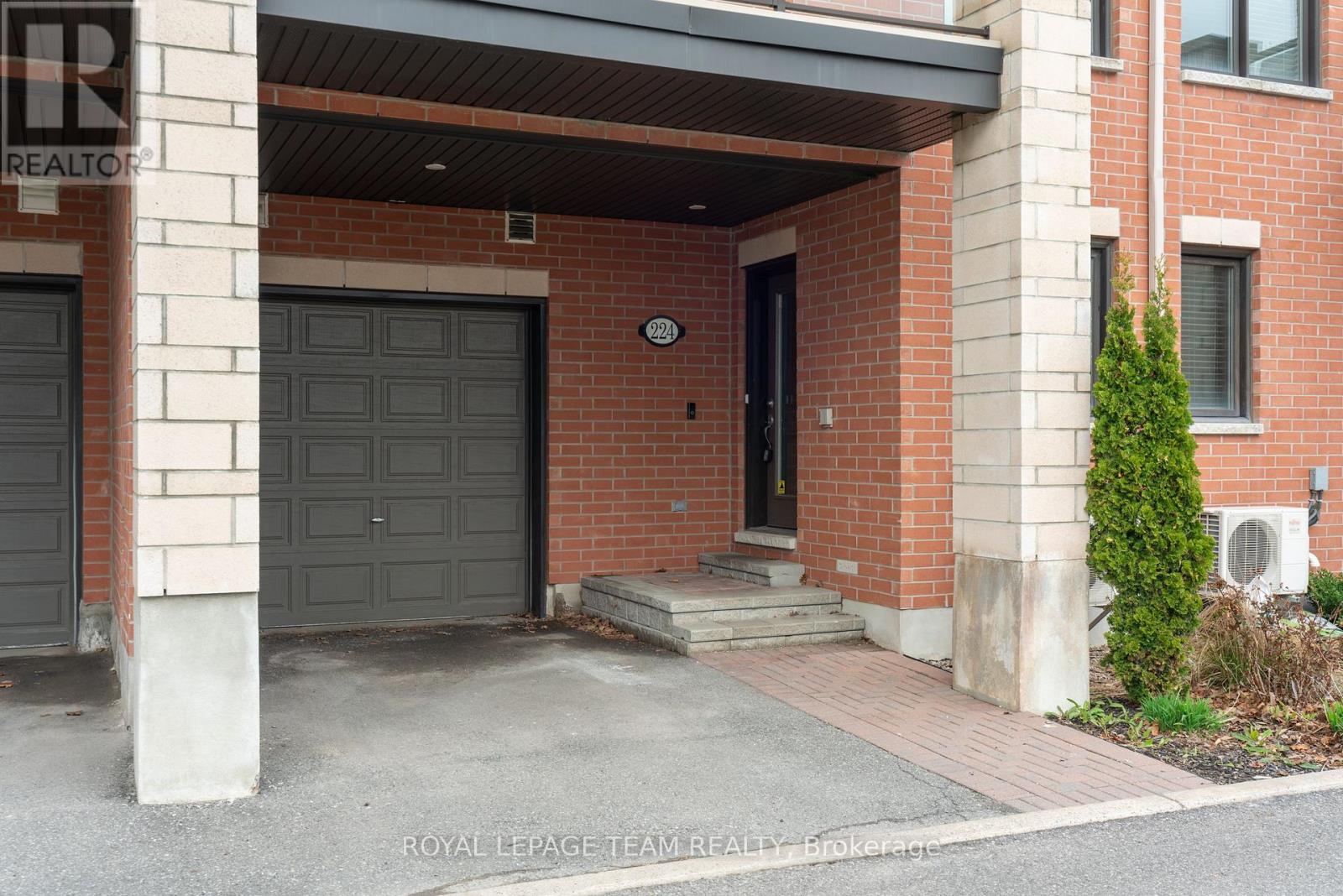 224 Chaperal Private, Ottawa, Ontario  K2A 0Y2 - Photo 4 - X12138063