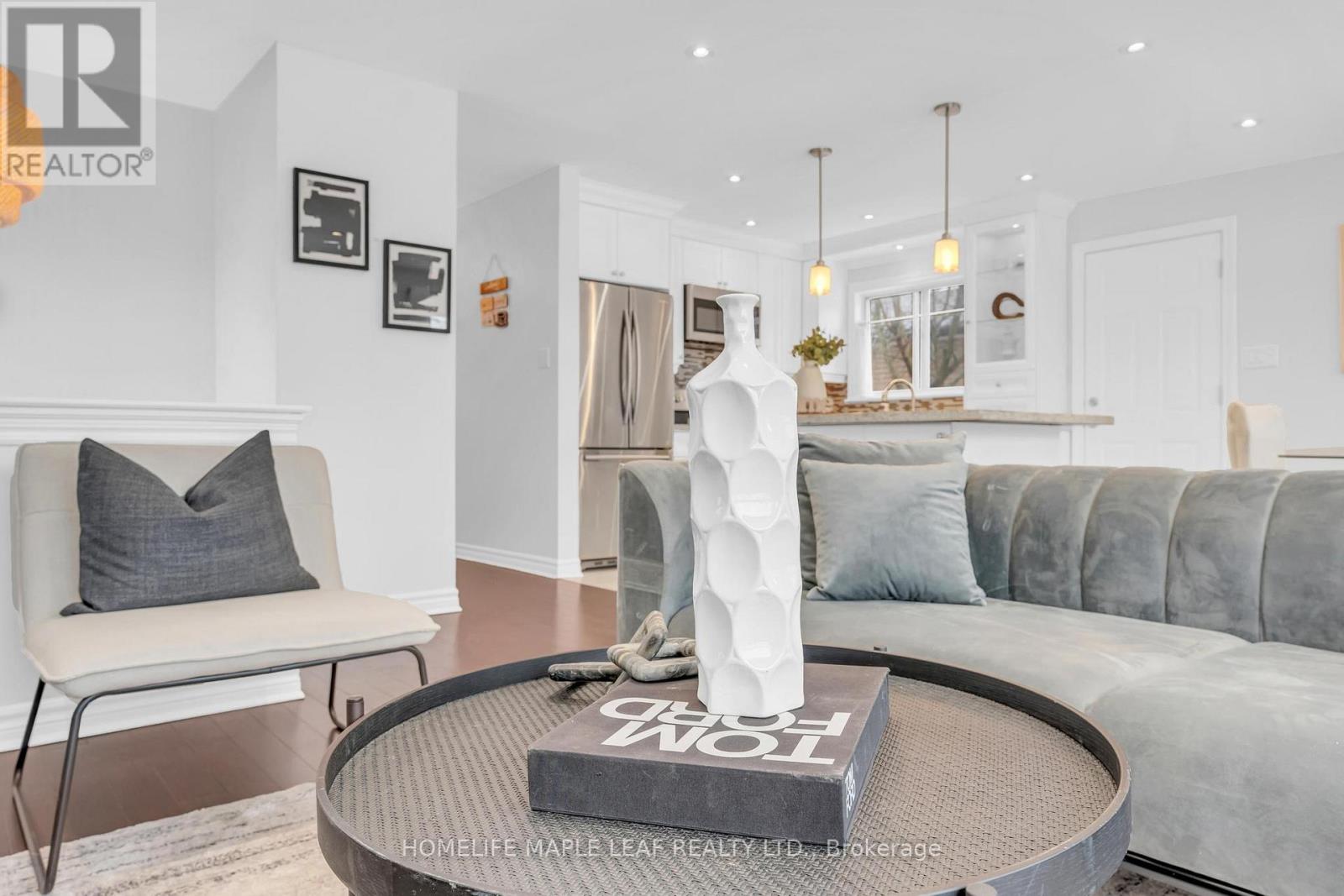 12 Abbey Road, Brampton, Ontario  L6W 2T8 - Photo 7 - W12137707