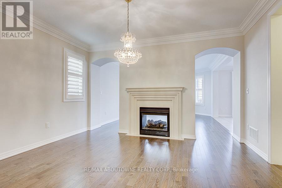 142 Mcwilliams Crescent, Oakville, Ontario  L6M 0W4 - Photo 10 - W12137717