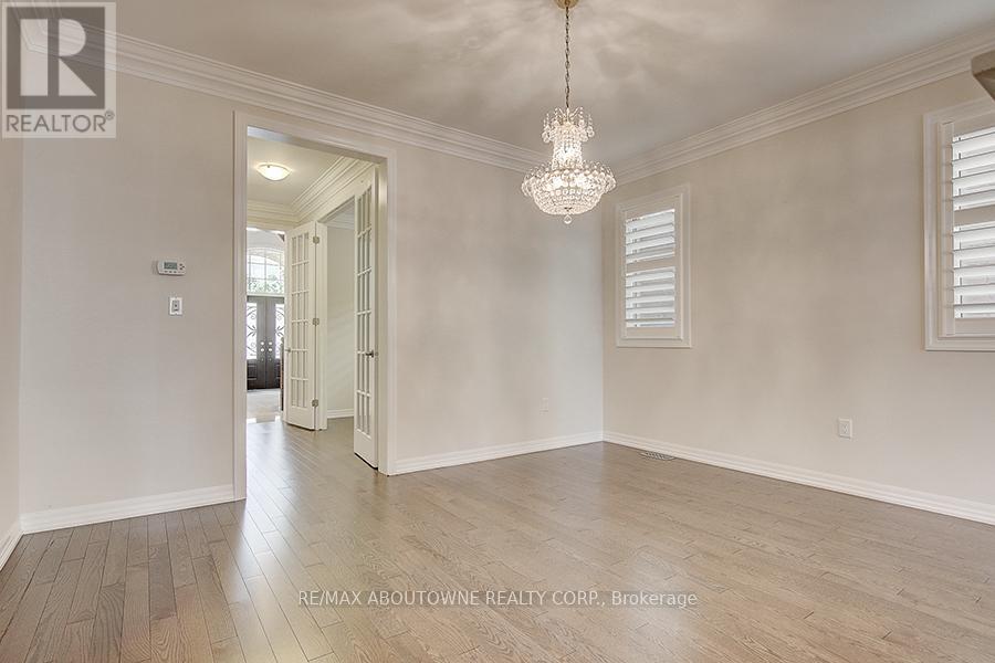 142 Mcwilliams Crescent, Oakville, Ontario  L6M 0W4 - Photo 12 - W12137717