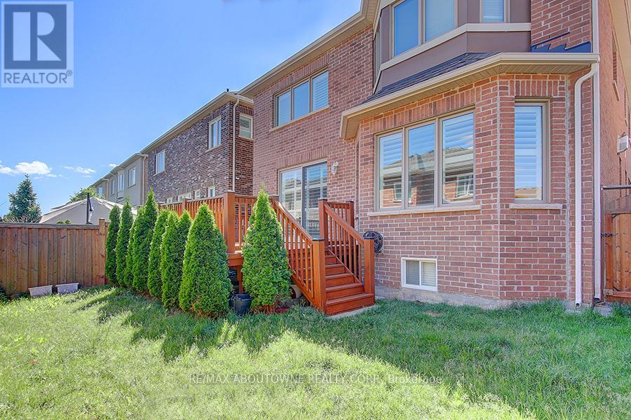 142 Mcwilliams Crescent, Oakville, Ontario  L6M 0W4 - Photo 2 - W12137717