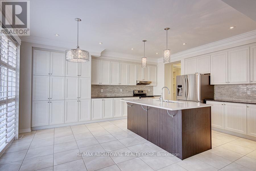142 Mcwilliams Crescent, Oakville, Ontario  L6M 0W4 - Photo 20 - W12137717