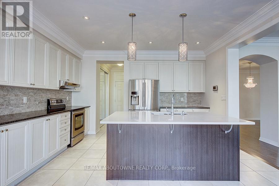 142 Mcwilliams Crescent, Oakville, Ontario  L6M 0W4 - Photo 22 - W12137717