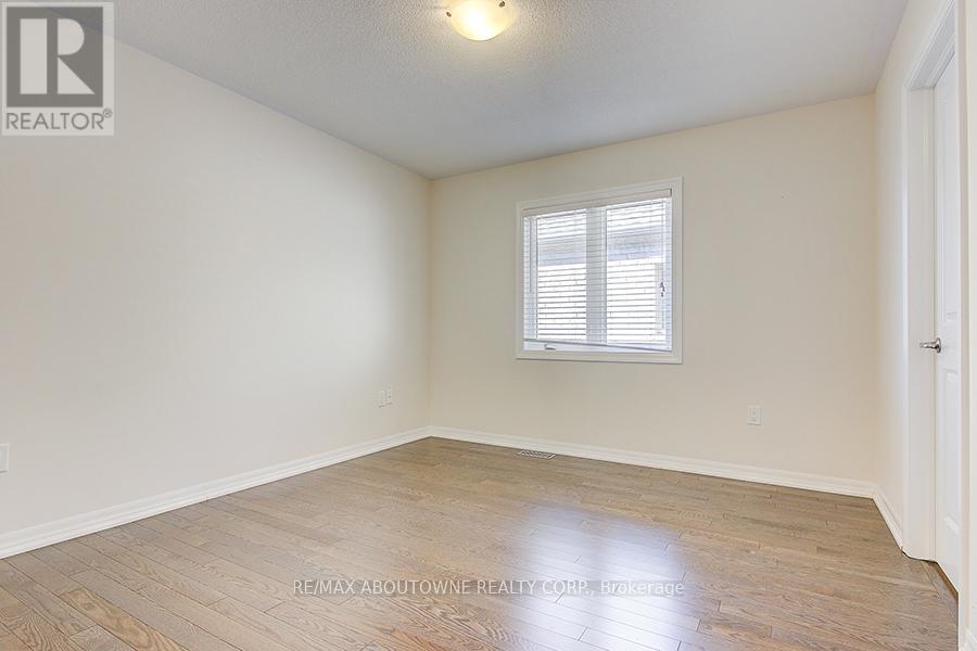 142 Mcwilliams Crescent, Oakville, Ontario  L6M 0W4 - Photo 26 - W12137717