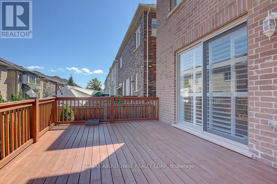 142 Mcwilliams Crescent, Oakville, Ontario  L6M 0W4 - Photo 3 - W12137717