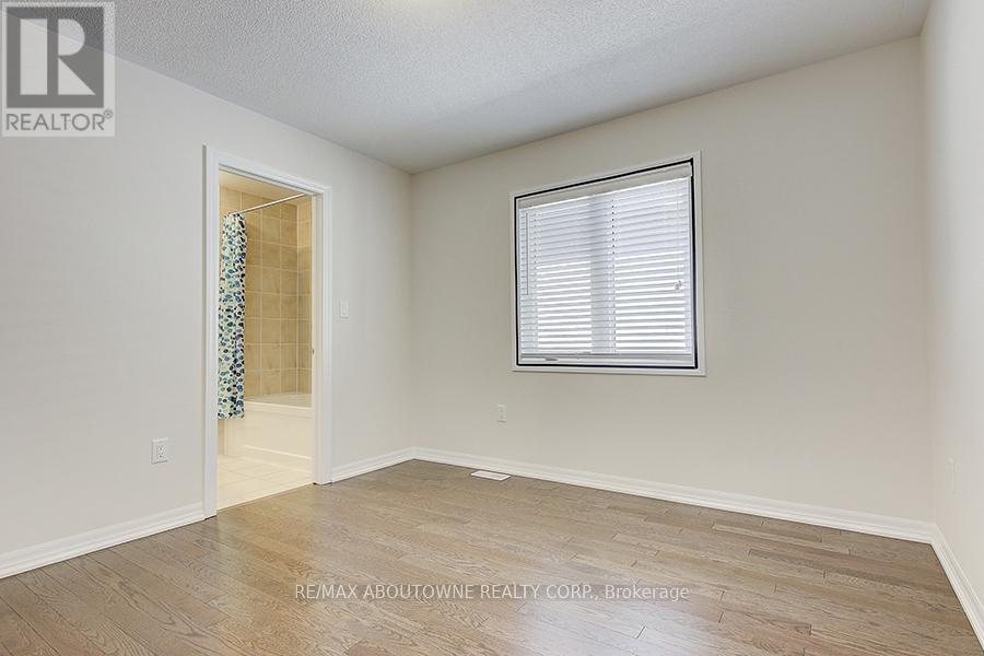 142 Mcwilliams Crescent, Oakville, Ontario  L6M 0W4 - Photo 30 - W12137717