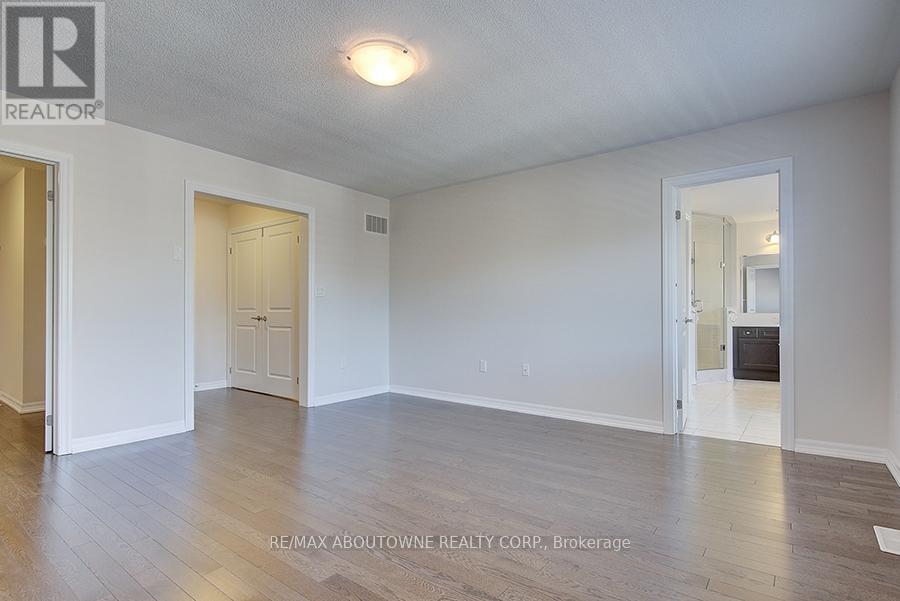 142 Mcwilliams Crescent, Oakville, Ontario  L6M 0W4 - Photo 34 - W12137717