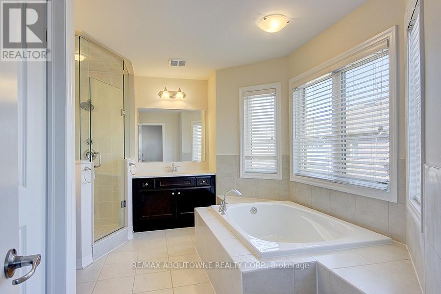 142 Mcwilliams Crescent, Oakville, Ontario  L6M 0W4 - Photo 36 - W12137717