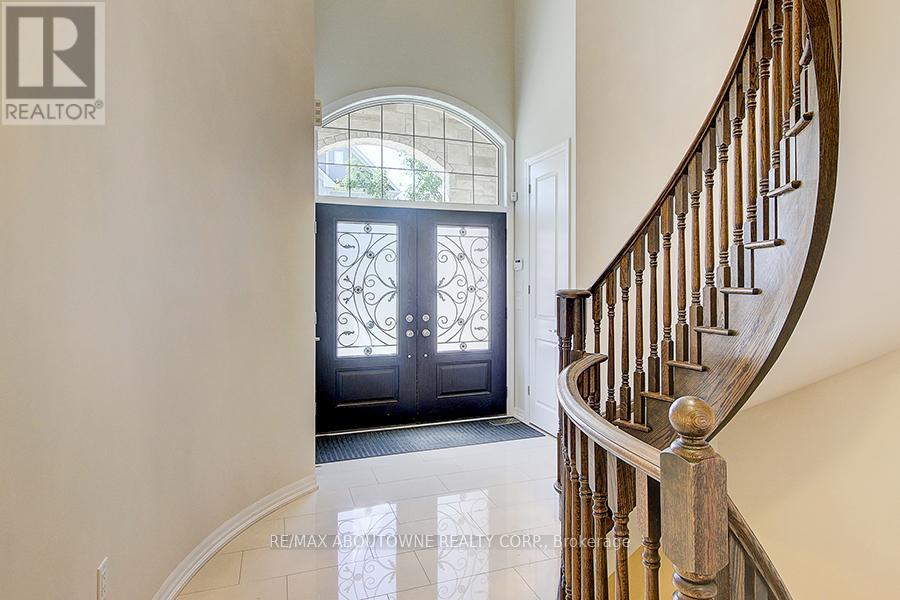 142 Mcwilliams Crescent, Oakville, Ontario  L6M 0W4 - Photo 7 - W12137717