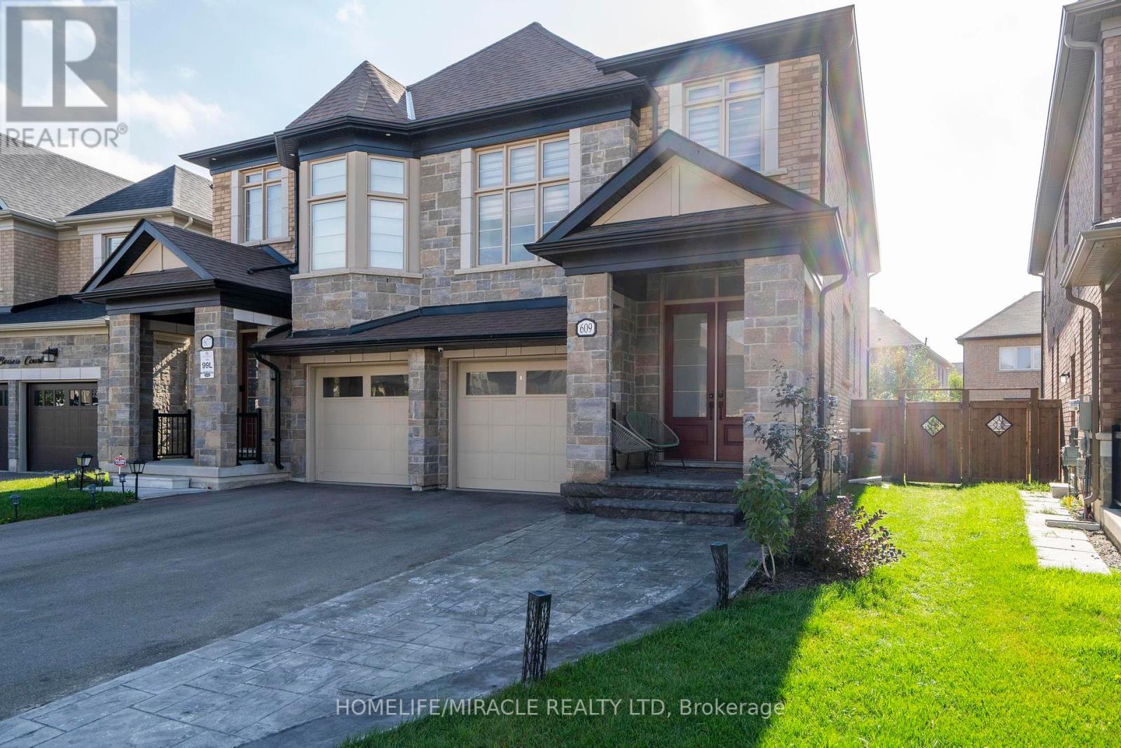 609 Beam Court, Milton, Ontario  L9E 1L3 - Photo 2 - W12137727