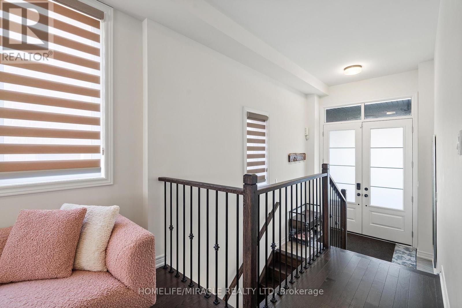 609 Beam Court, Milton, Ontario  L9E 1L3 - Photo 4 - W12137727
