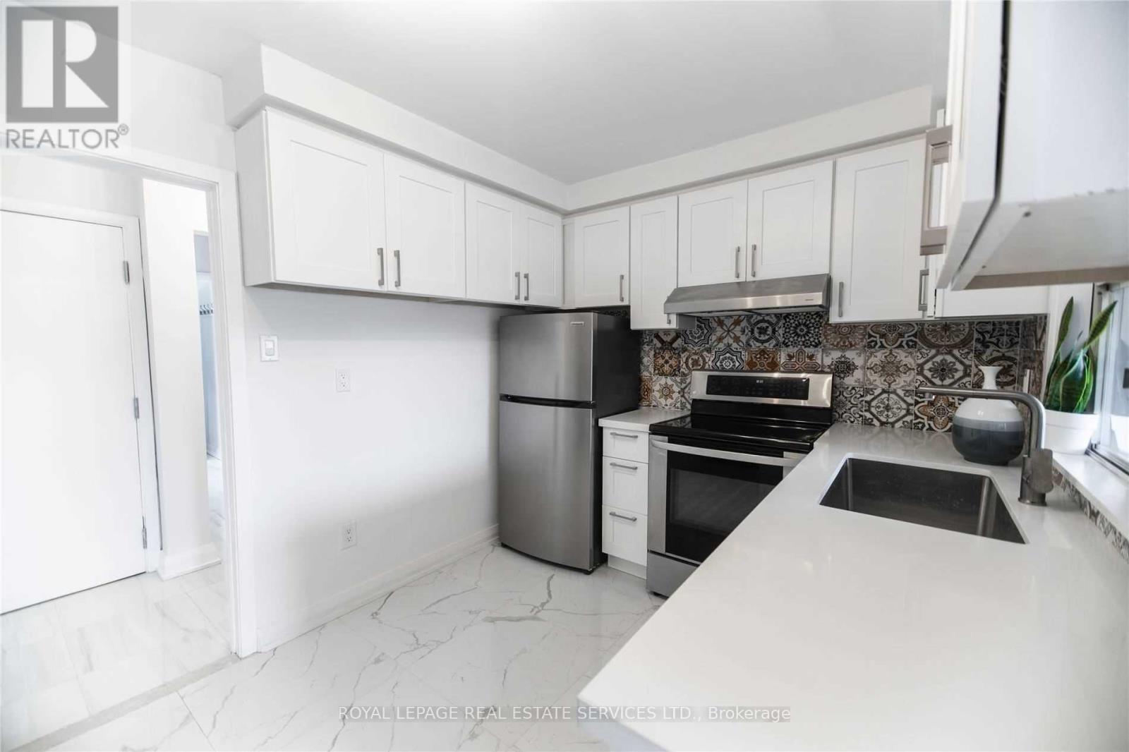 Main - 1010 Caledonia Road, Toronto, Ontario  M6B 3Z1 - Photo 6 - W12137730