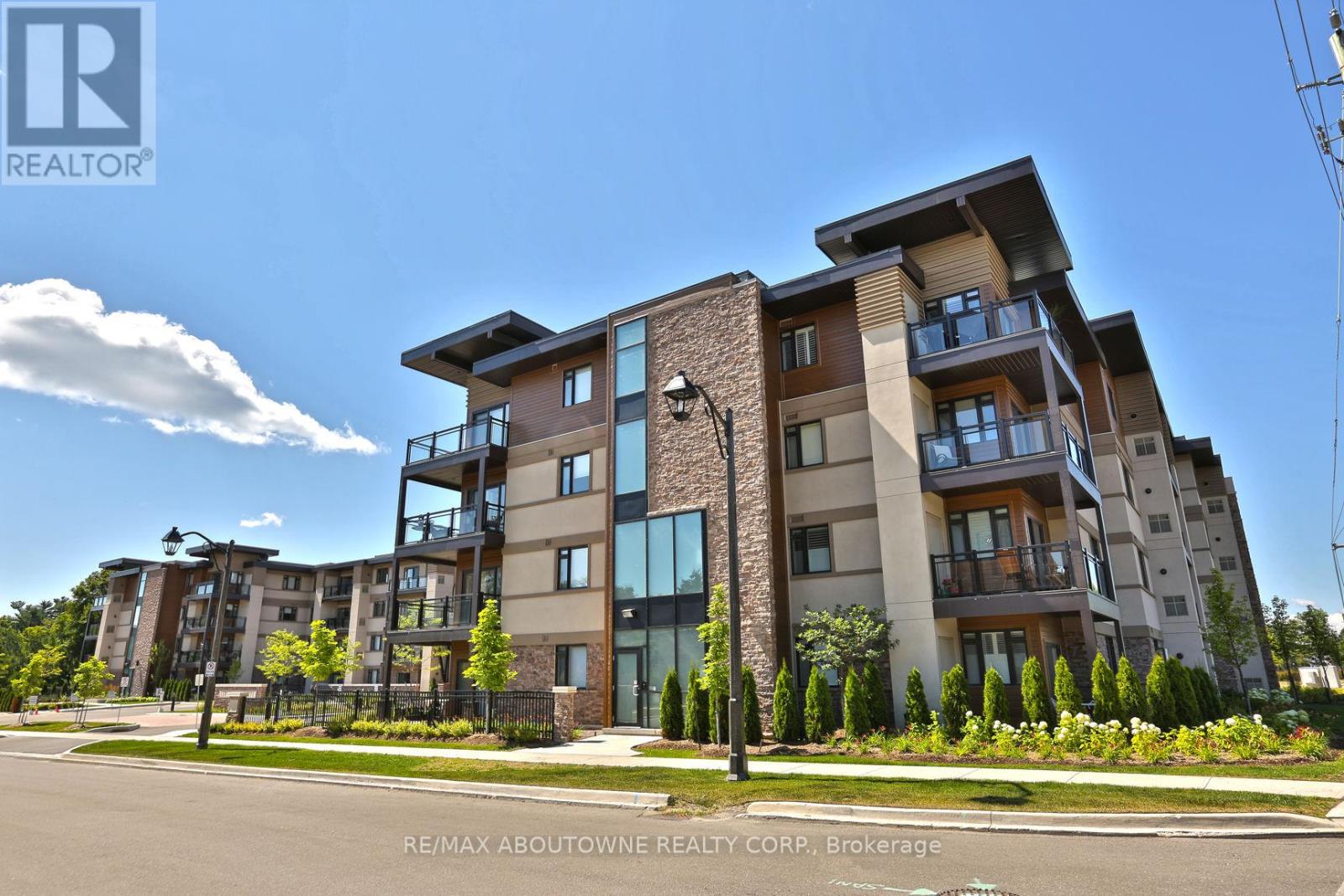 103 - 128 Garden Drive, Oakville (Co Central), Ontario  L6K 0H7 - Photo 1 - W12137742