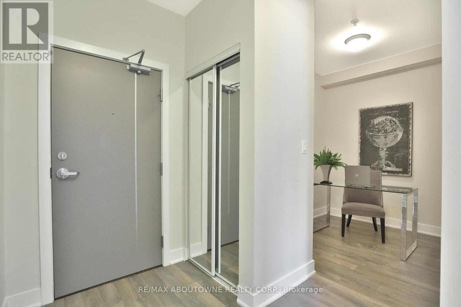 103 - 128 Garden Drive, Oakville (Co Central), Ontario  L6K 0H7 - Photo 7 - W12137742