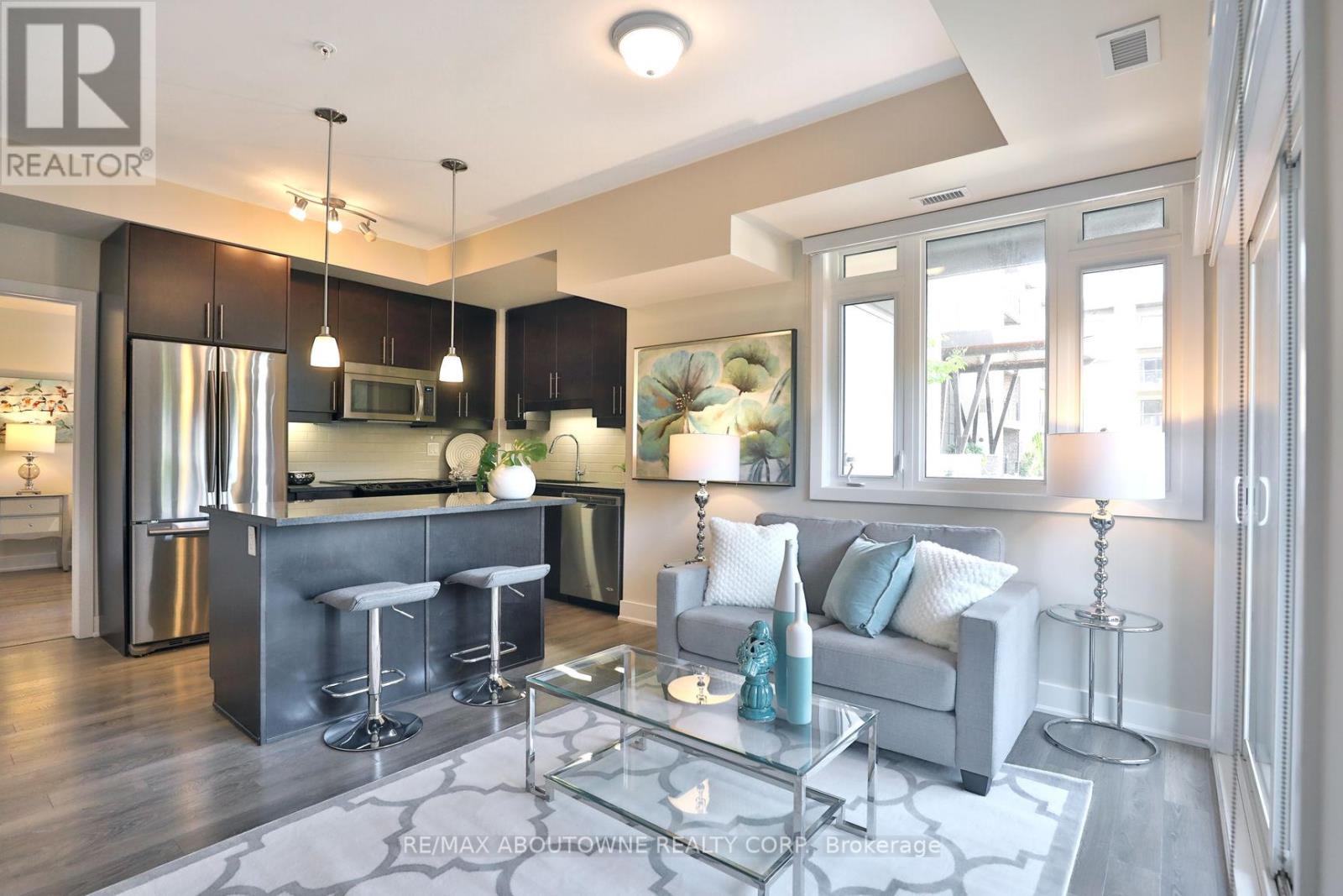 103 - 128 Garden Drive, Oakville (Co Central), Ontario  L6K 0H7 - Photo 9 - W12137742