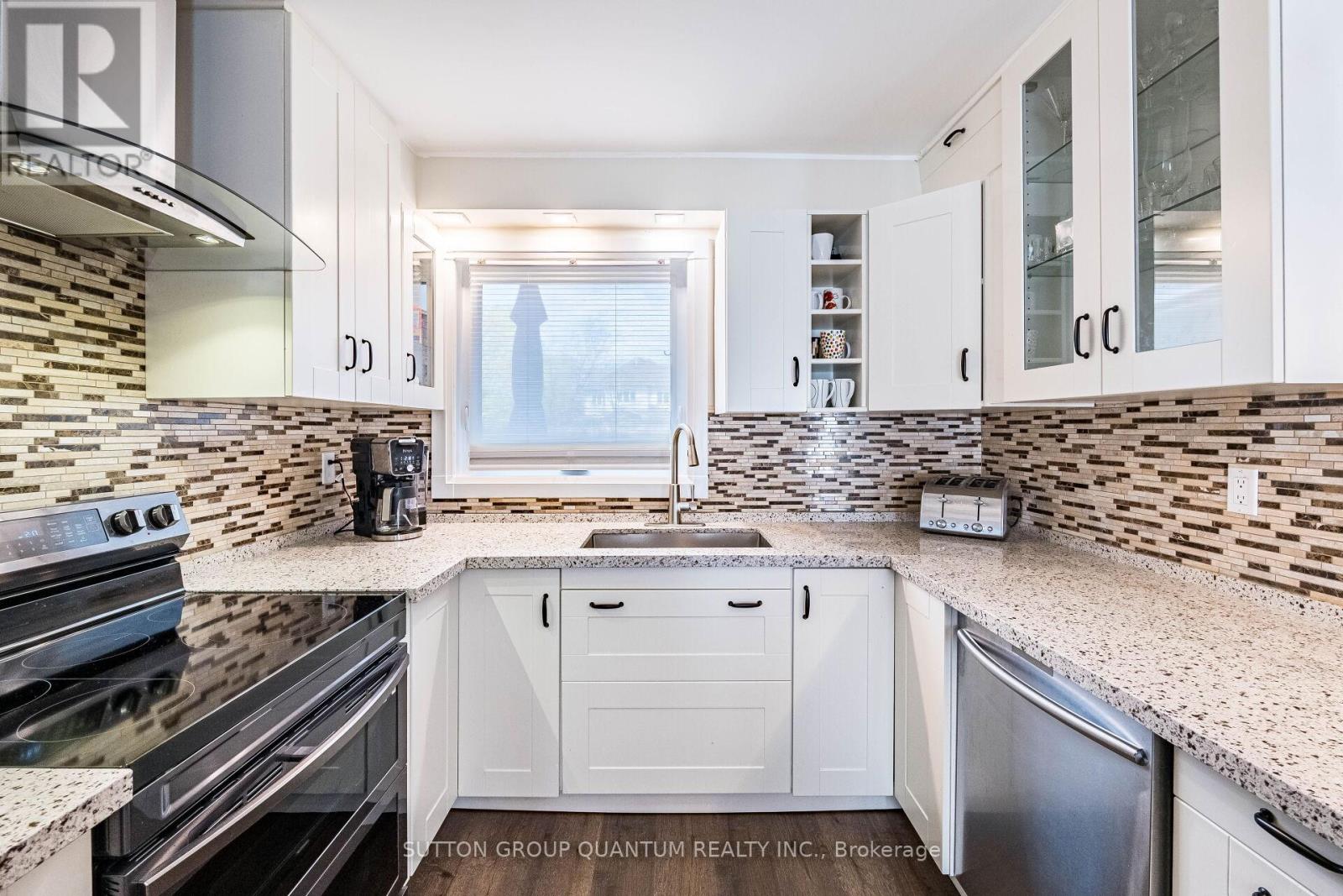 49 Emslie Street, Halton Hills, Ontario  L7G 5H5 - Photo 11 - W12137745