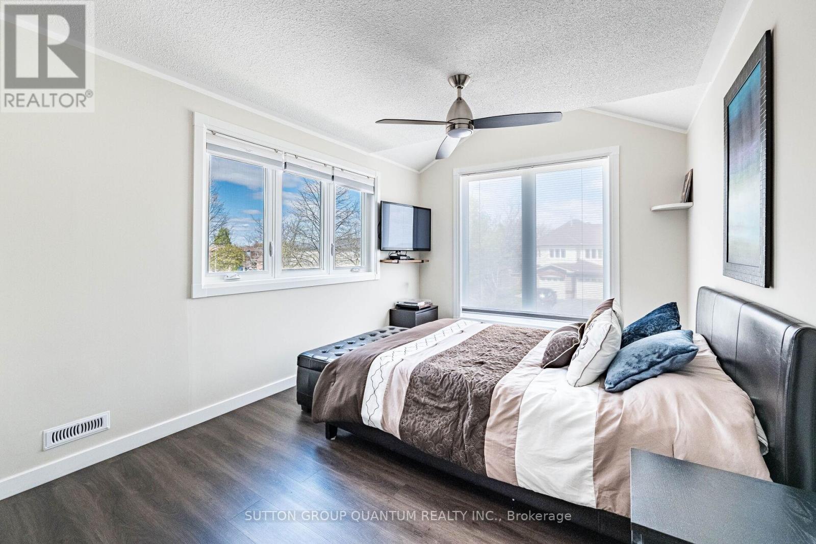 49 Emslie Street, Halton Hills, Ontario  L7G 5H5 - Photo 17 - W12137745