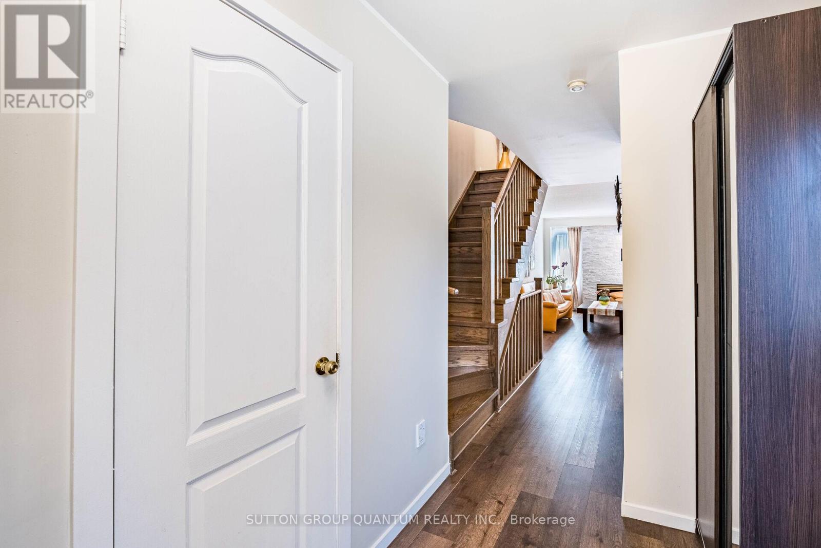49 Emslie Street, Halton Hills, Ontario  L7G 5H5 - Photo 3 - W12137745