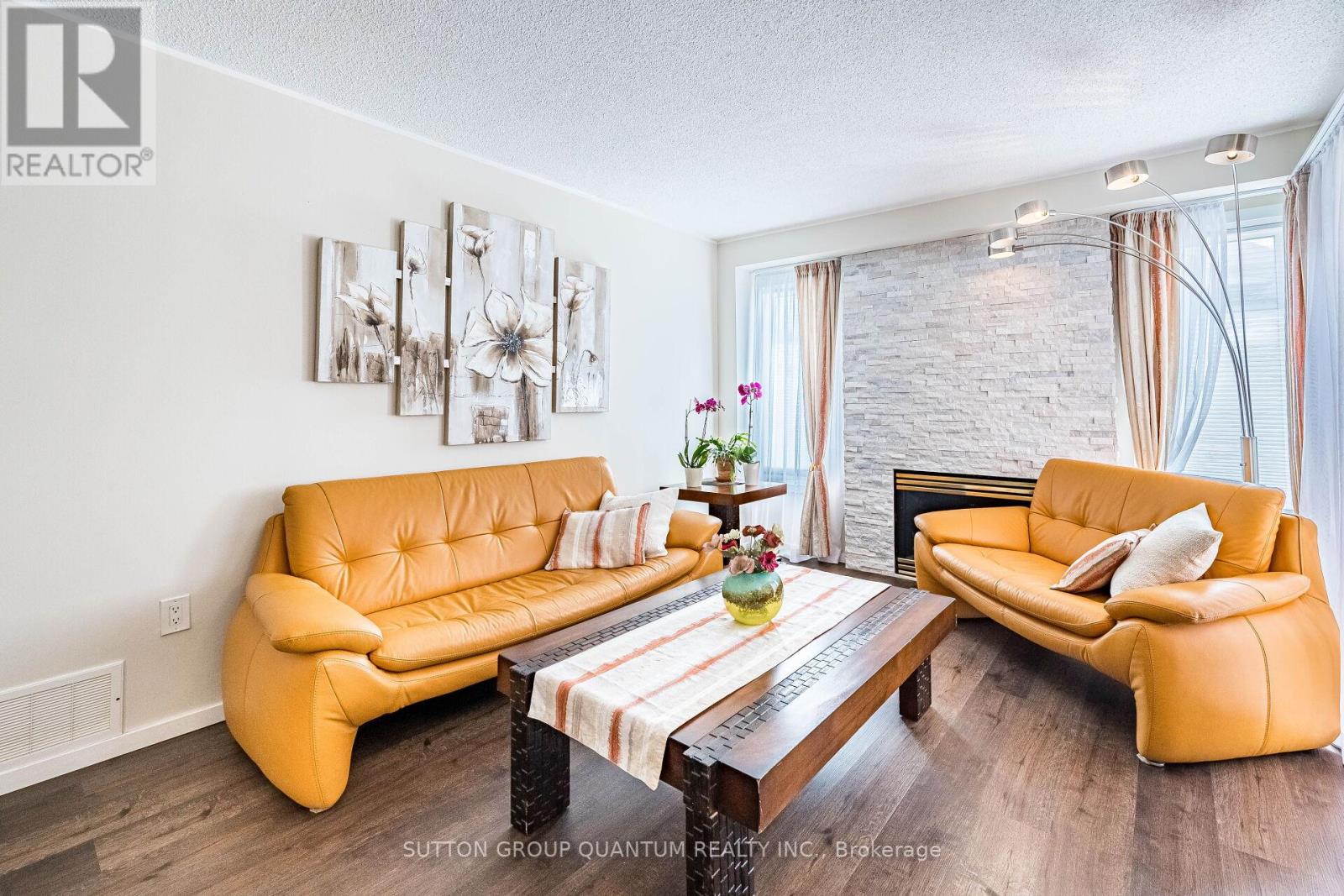 49 Emslie Street, Halton Hills, Ontario  L7G 5H5 - Photo 5 - W12137745