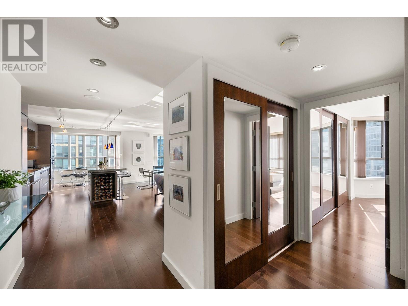602 717 Jervis Street, Vancouver, British Columbia  V6E 4L5 - Photo 3 - R3000855