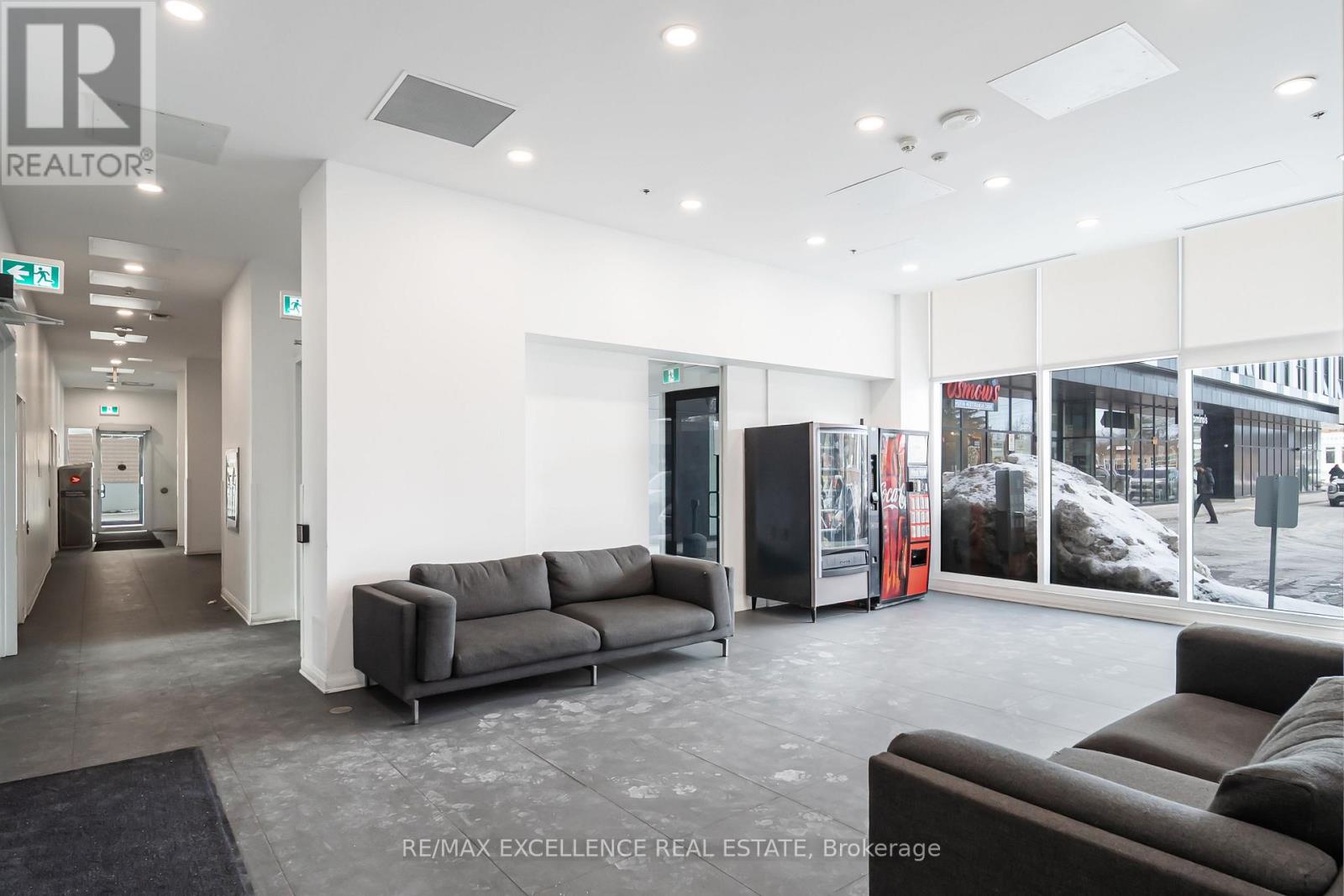 Property at 413 - 1900 SIMCOE STREET N image 3