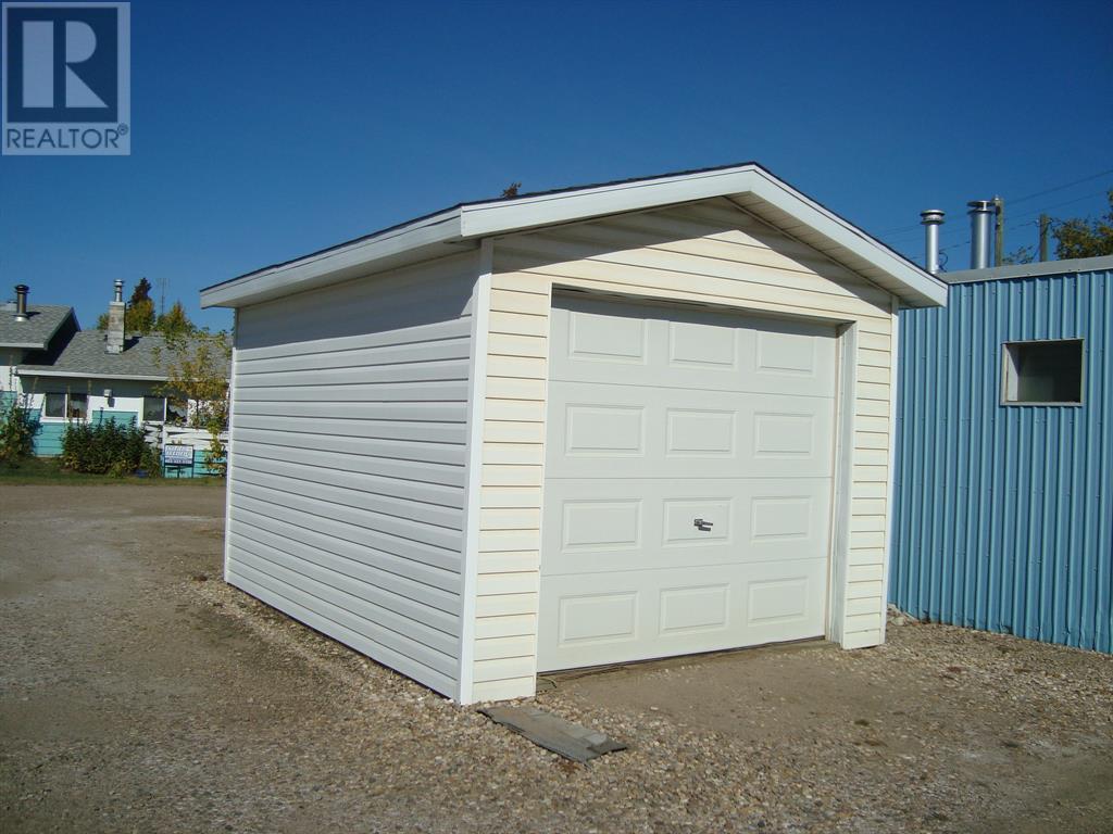 116 First Avenue, Trochu, Alberta  T0M 2C0 - Photo 4 - A2003286