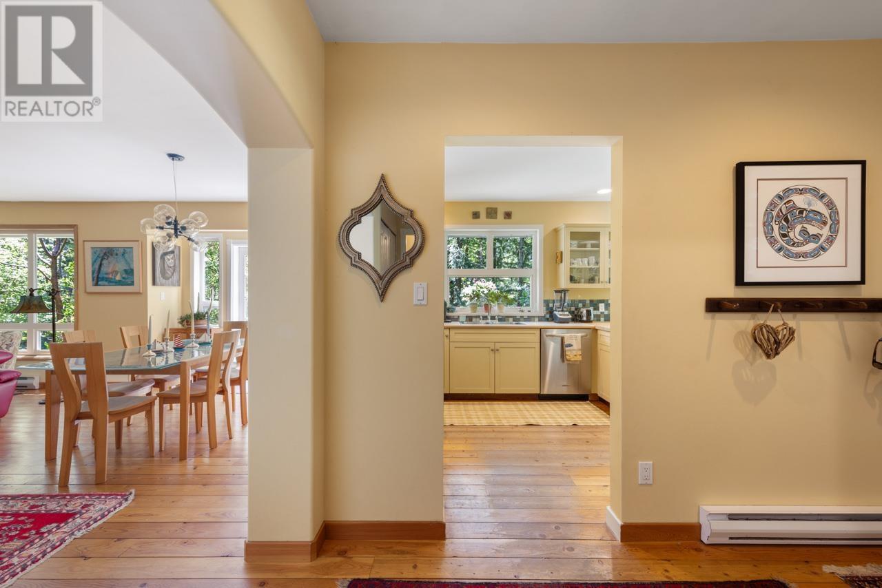 576 Cates Hill Road, Bowen Island, British Columbia  V0N 1G2 - Photo 12 - R3000879