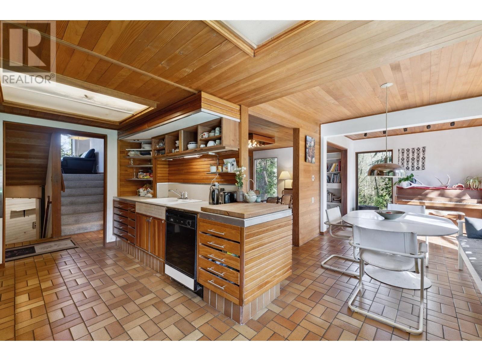 2240 Windridge Drive, North Vancouver, British Columbia  V7H 1B5 - Photo 10 - R2992498